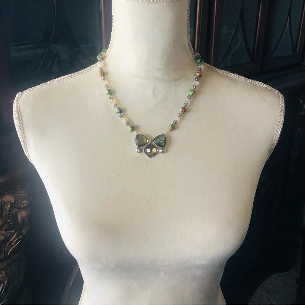 Handcrafted genuine stone cal silica citrine bow tie pendant necklace